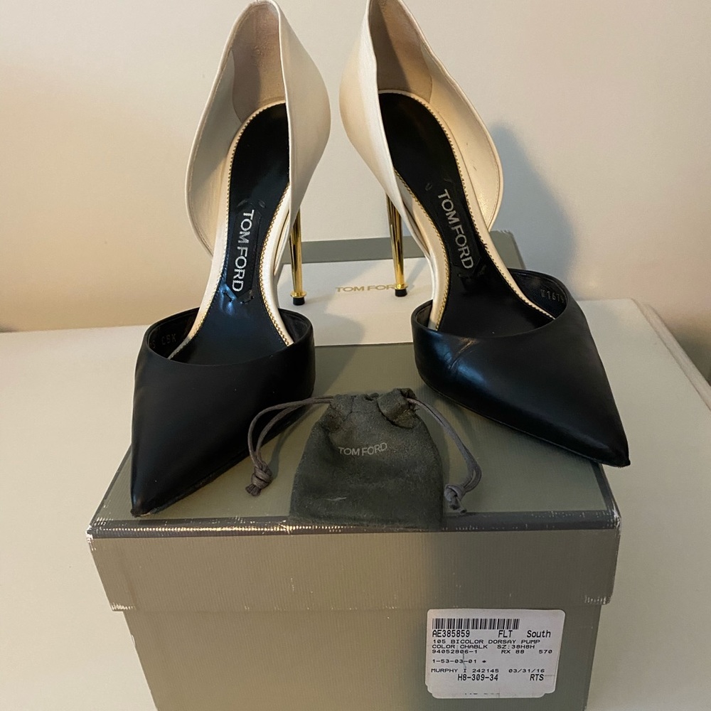 TOM FORD
Bicolor d'Orsay Pump, Chalk/Black